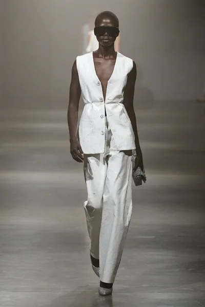 Look 8